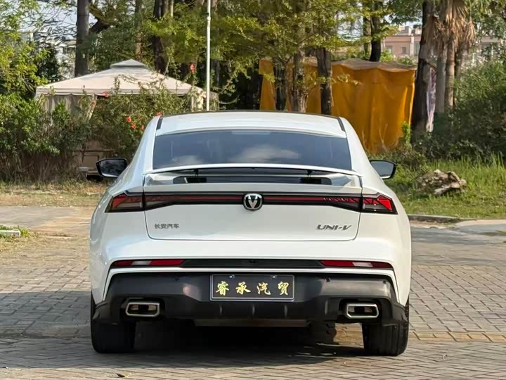 Changan UNI-V 2024 1.5 T — фото 5