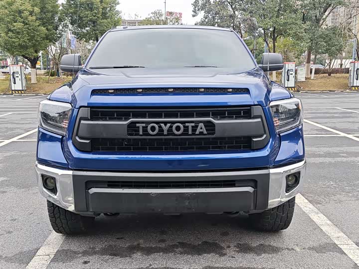 Toyota Tundra — фото 1