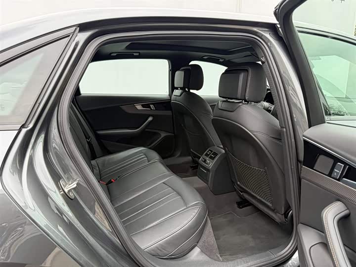 Audi A4L 2024 40 TFSI quattro RS — фото 12