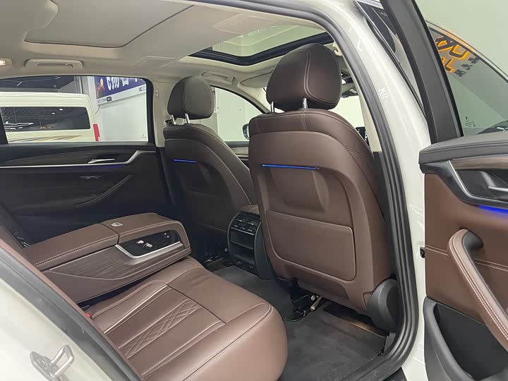 BMW 5-Series 2018 530 Li Leading — фото 10