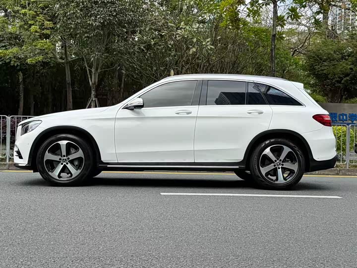 Mercedes-Benz GLC 2018 GLC 260 4 MATIC Luxury — фото 4