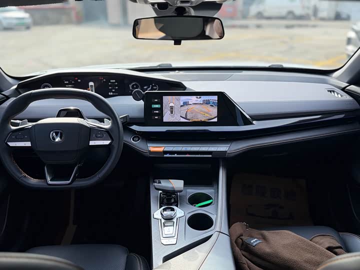 Changan UNI-V 2022 1.5 T Premium — фото 10