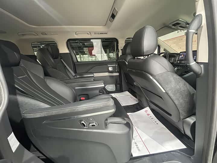 Hongqi HQ9 PHEV 2024 2.0 T 4 WD — фото 10