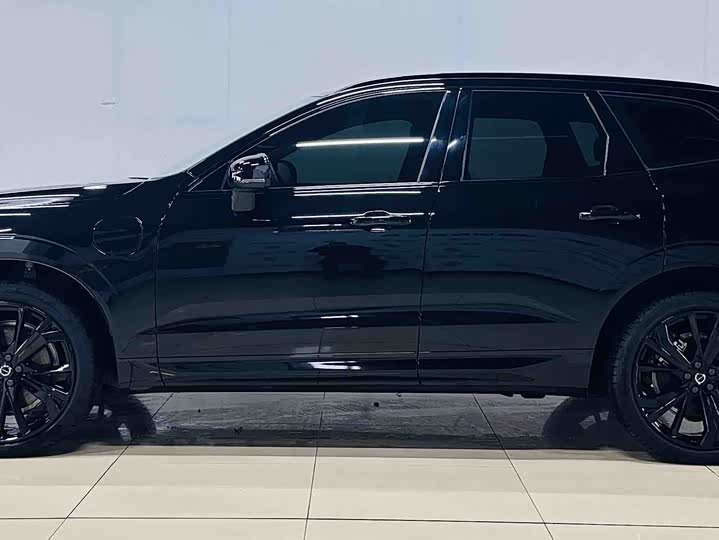 Volvo XC60 Hybrid 2025 Hybrid 4 WD — фото 5