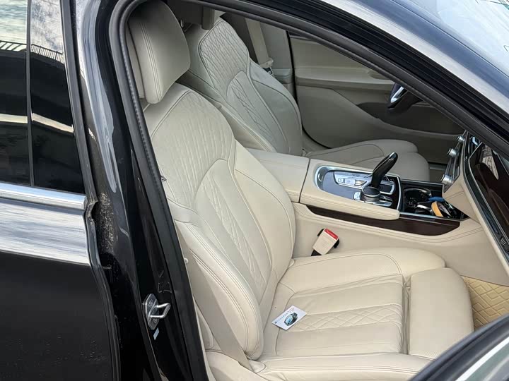 BMW 7 Series 750Li xDrive — фото 15