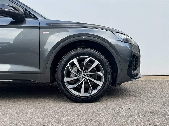 Audi Q5L 2023 40 T — фото 23