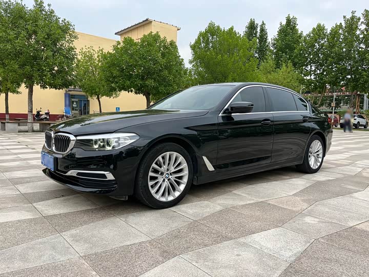 BMW 5 Series рестайлинг 525Li люкс-пакет — фото 2