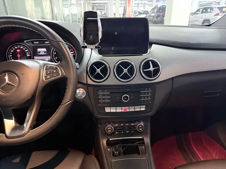 Mercedes-Benz B-Class 2017 B 200 — фото 4