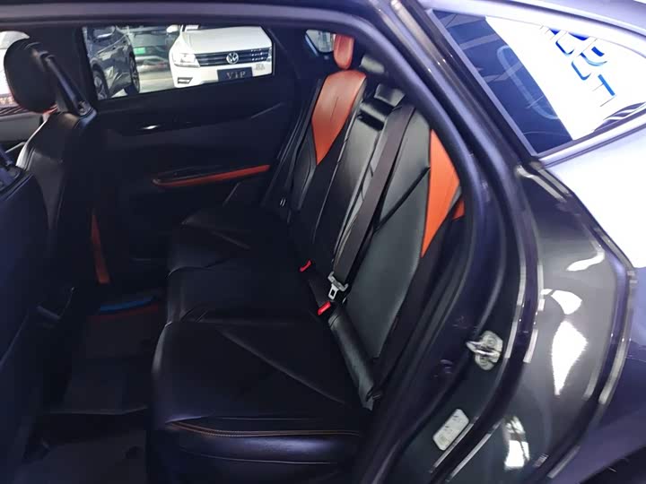 Changan UNI-V 2022 1.5 T Premium — фото 17