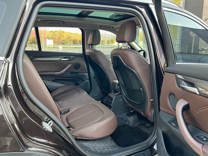 BMW X1 2018 x Drive 20 Li — фото 37