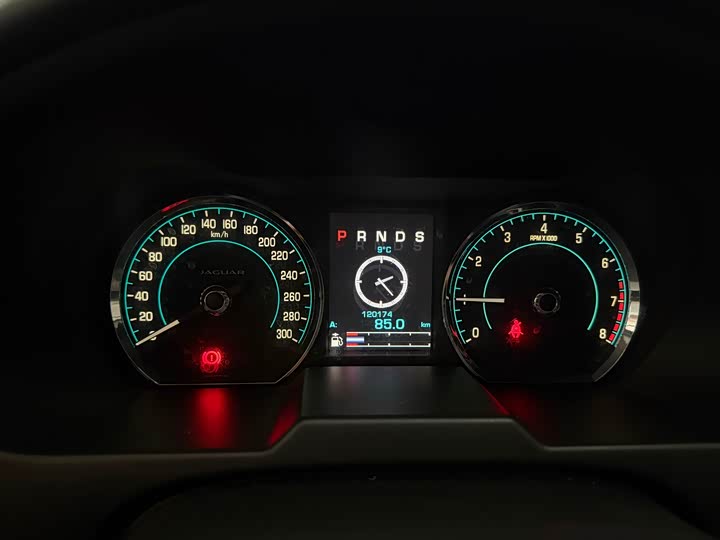 Jaguar XF 2015 XF 2.0 T — фото 8