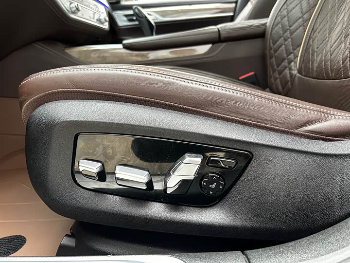 BMW 7-Series 2019 740 Li Leading — фото 6
