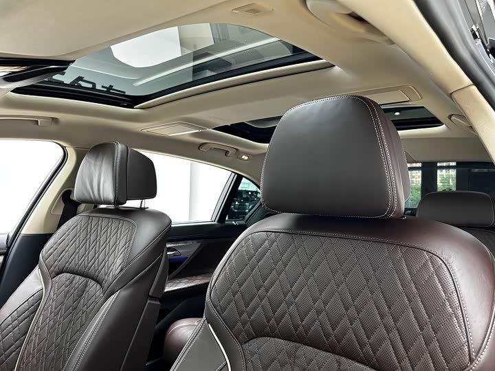 BMW 7-Series 2019 740 Li Leading — фото 12