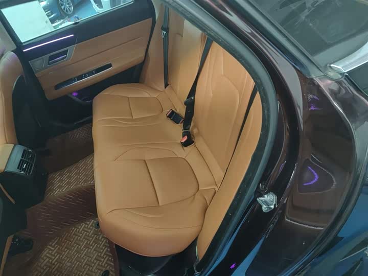 Jaguar XFL 2018 XFL 2.0 T 200 PS — фото 17