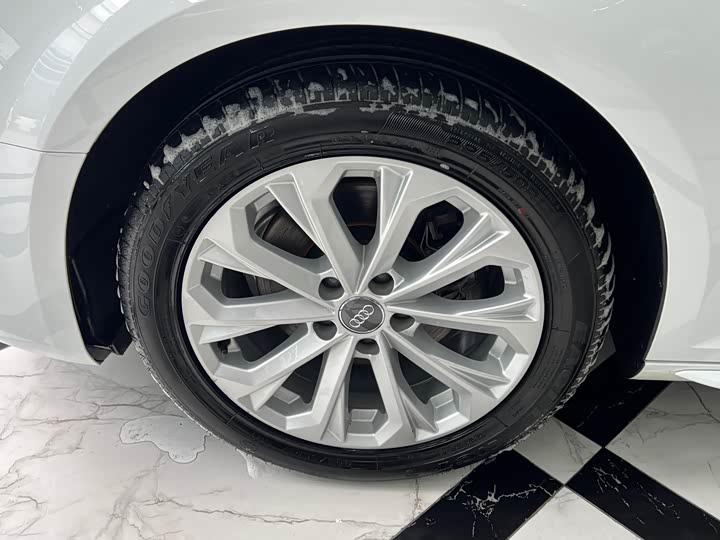 Audi A4L 2019 40 TFSI VI — фото 13