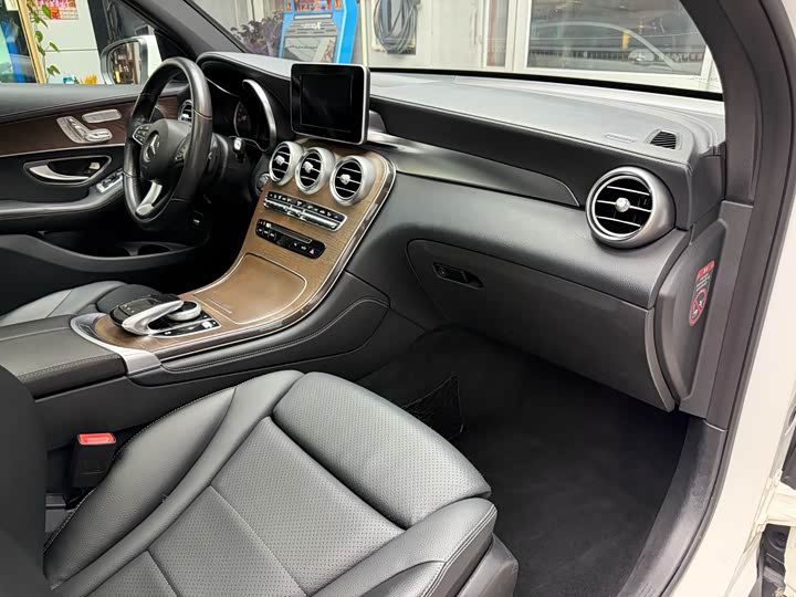 Mercedes-Benz GLC 2016 GLC 300 4 MATIC — фото 35