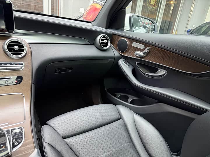 Mercedes-Benz GLC 2016 GLC 300 4 MATIC — фото 28