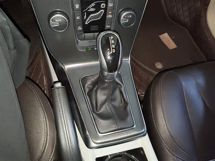 Volvo V40 2016 T 3 — фото 10