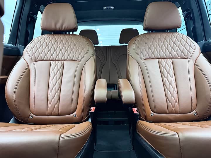 BMW X7 2023 x Drive 40i — фото 11