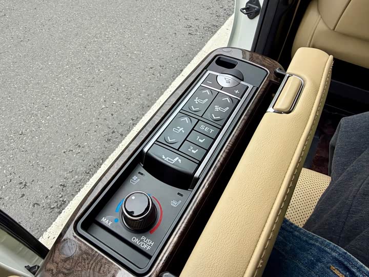 Toyota Alphard — фото 21