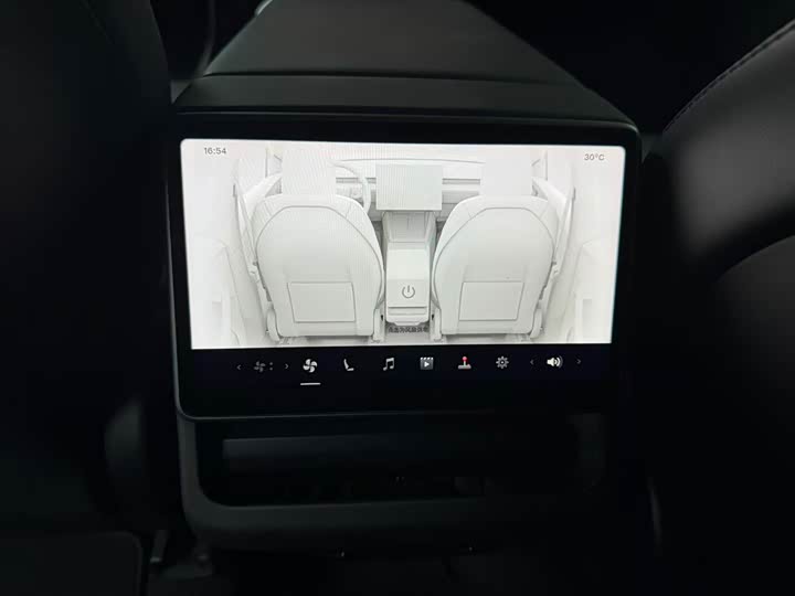 Tesla Model Y 2025 — фото 9