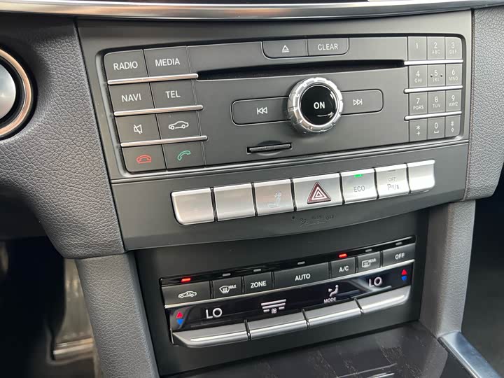 Mercedes-Benz E-Class 2015 E 260 L Sport — фото 30