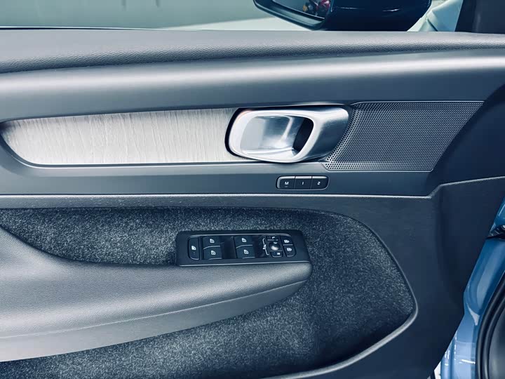 Volvo XC40 2023 B 3 — фото 14