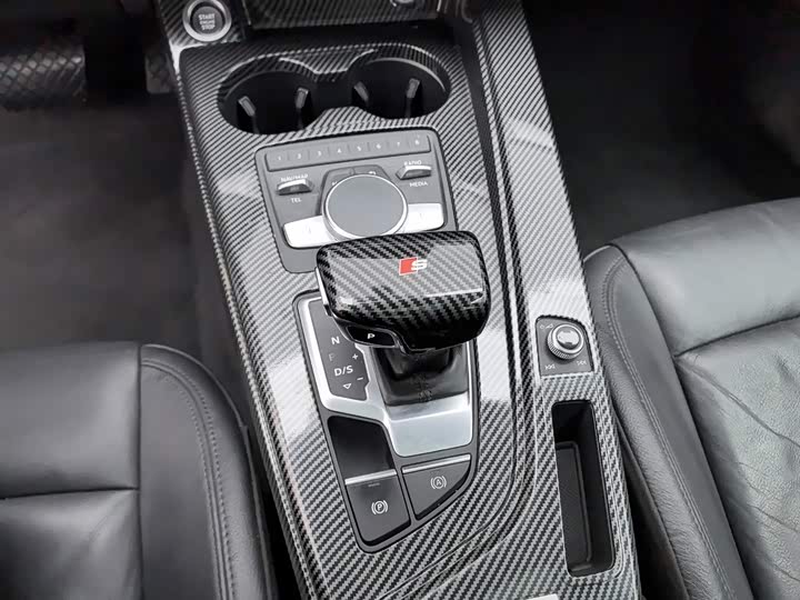 Audi A4L 40 TFSI стиль V — фото 13