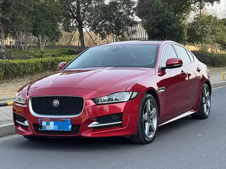 Jaguar XE 2015 2.0 T 200 PS R-Sport — фото 1