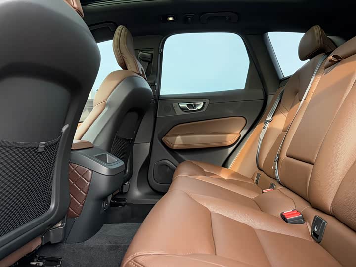 Volvo XC60 2022 B 5 4 WD — фото 11