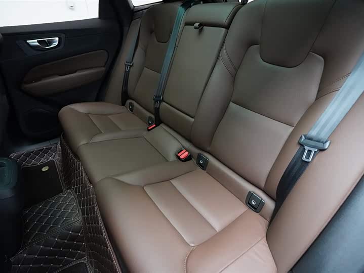 Volvo XC60 2024 B 5 4 WD — фото 11