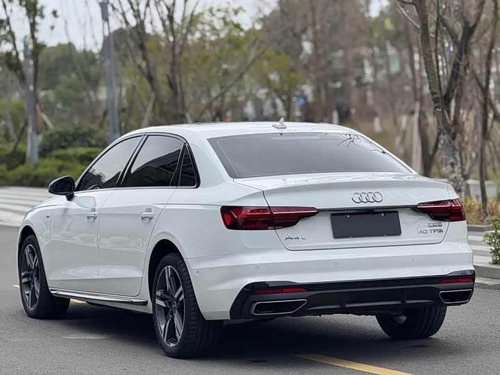 Audi A4L 40 TFSI люкс-динамик — фото 9