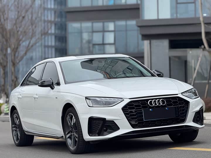 Audi A4L 40 TFSI люкс-динамик — фото 3