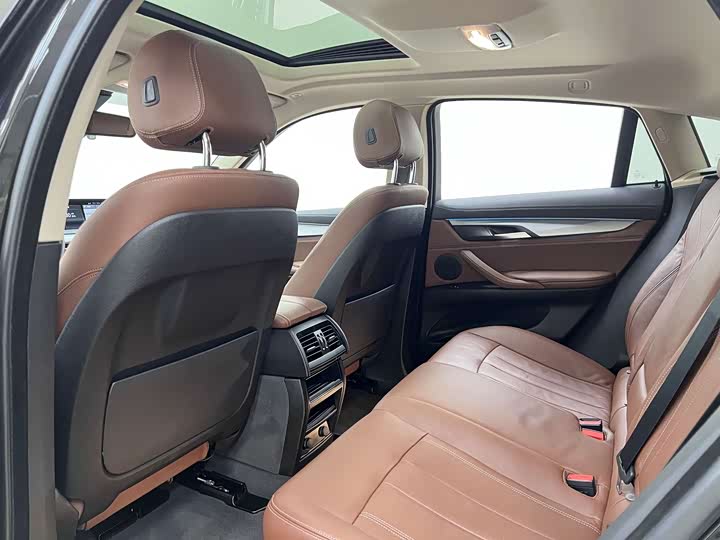 BMW X6 2018 x Drive 35i Leading — фото 28