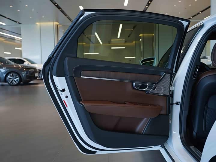 Volvo S90 2023 B 5 — фото 16