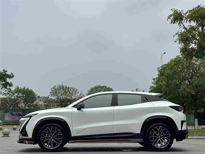 Changan UNI-T 2022 1.5 T Premium — фото 3