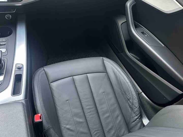 Audi A4L 2018 30 40 TFSI — фото 16