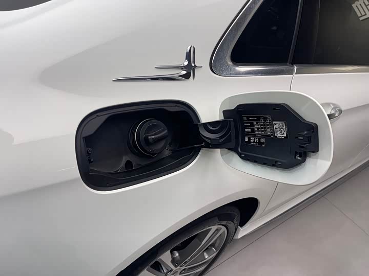 Mercedes-Benz E-Class 2022 E 260 L Sport — фото 31