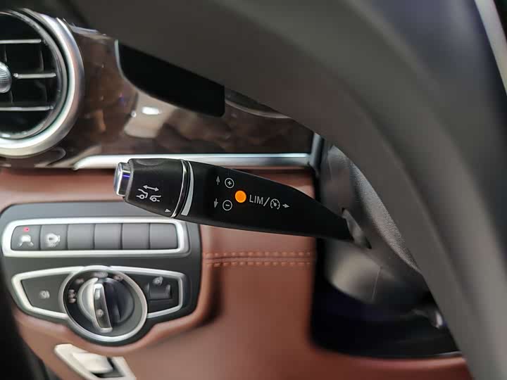 Mercedes-Benz V-Class 2018 V 260 L VI — фото 19