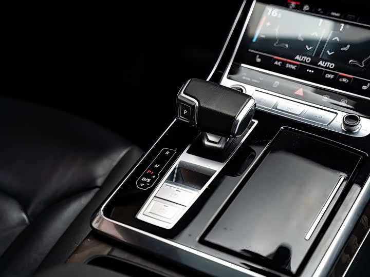Audi Q8 2021 55 TFSI — фото 13