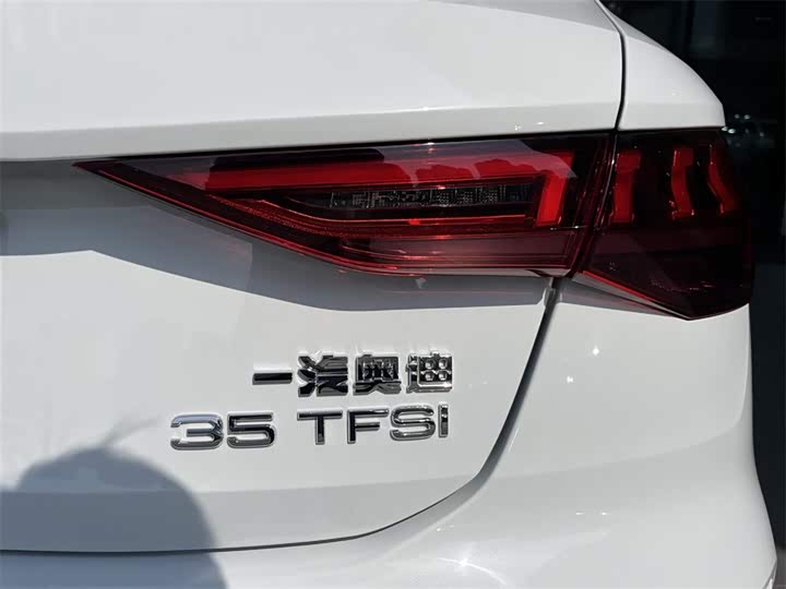 Audi A3 2024 Sportback 35 TFSI Sport — фото 13