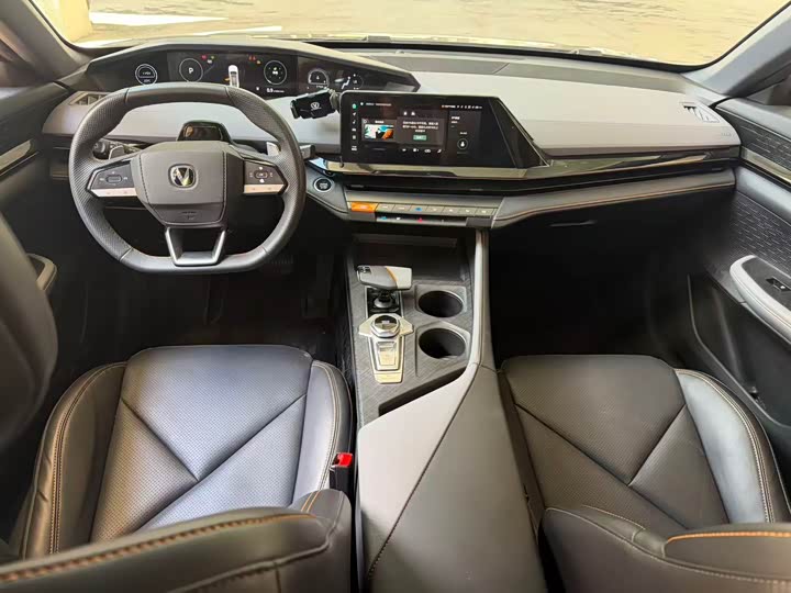 Changan UNI-V 2022 1.5 T Premium — фото 8