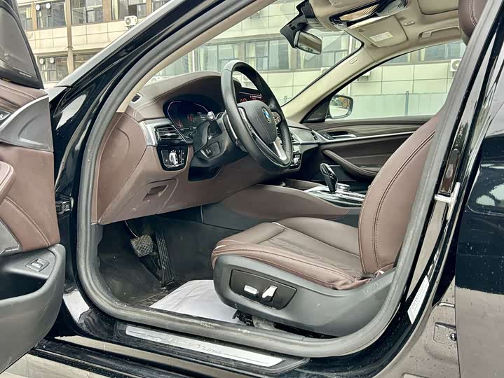 BMW 5 Series 530Li продвинутая люкс-пакет — фото 11