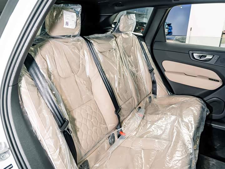 Volvo XC60 2026 B 5 4 WD — фото 21