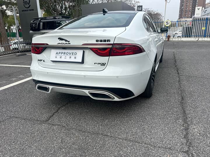 Jaguar XFL 2024 2.0 T P 300 4 WD — фото 8