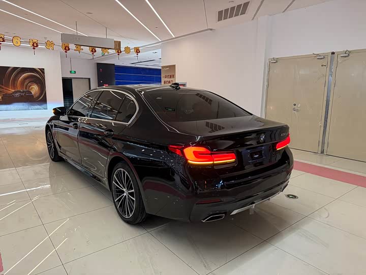 BMW 5 Series — фото 17