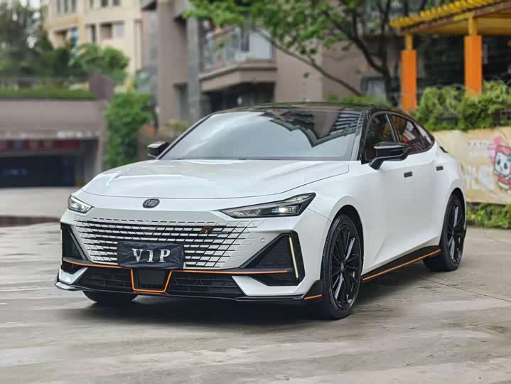 Changan UNI-V 2023 1.5 T — фото 1