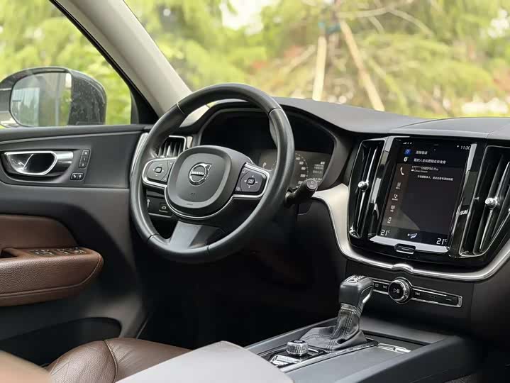 Volvo XC60 2020 T 5 4 WD — фото 19