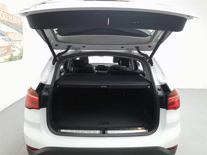 BMW X1 2018 s Drive 18 Li — фото 16