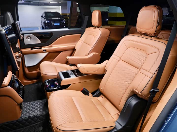 Lincoln Aviator — фото 12